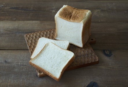 ベーカリーマーロ おすすめパン 10種類セット （冷凍パン） 食パン 醤油バター ベーコンフランス 海のパン フルーツ クロワッサン 黒豆 シナモンロール 広田ののりパン レモンドーナツ 【 パン ブレッド 詰め合わせ 冷凍 朝食 ごはん おやつ 岩手 陸前高田 BAKERY MAaLo 】RT2270