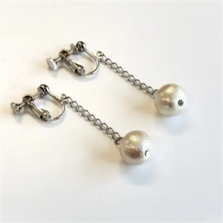 コットンパールイヤリング・チェーンタイプ(10mm・アイボリー)【1517789】