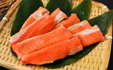 天然 紅鮭 ハラス 約500g (250g×2）真空 パック 個包装 はらす 切り身 甘塩 鮭 紅鮭 しゃけ シャケ 切身 お取り寄 魚 魚介類 食品 食べ物 小分け 冷凍 保存 お取り寄せ 北海道 小樽市