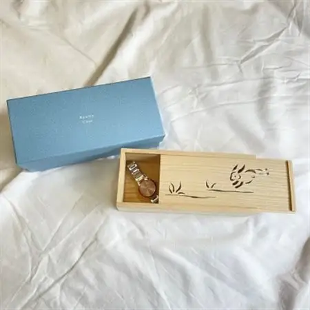 伝統的工芸品 大阪欄間彫刻 Ranma Case 兎 桐箱【1373458】