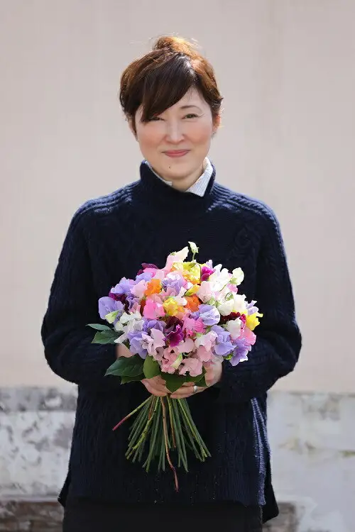 旬のお花で季節の花束【旬のお花で季節の花束 世界らん展 フラワードリームジャパンカップ 国内主要コンテスト受賞 贈り物 フラワーライフ 生活の彩 お部屋の彩 約 幅30cm、奥行き30cm、高さ35cm 神奈川県 小田原市 花 花 】