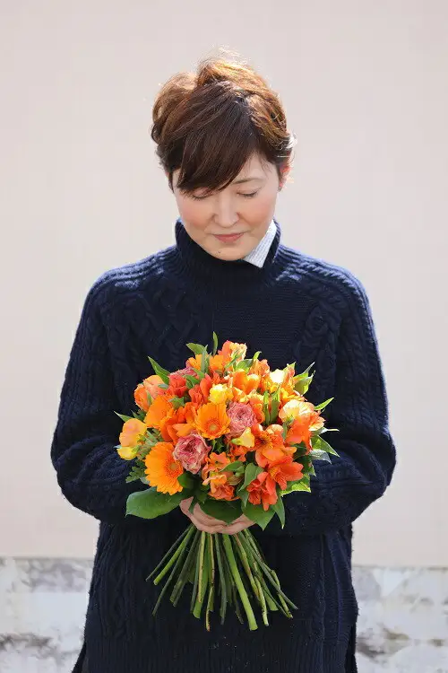 季節の花束と花瓶のセット　Mサイズ【季節の花束と花瓶 Mサイズ 世界らん展 フラワードリームジャパンカップ 国内主要コンテスト受賞 贈り物 フラワーライフ 生活の彩 お部屋の彩 神奈川県 小田原市 花 花 】
