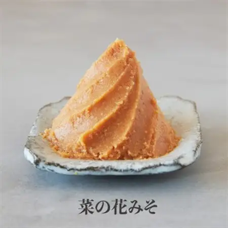 百年前から、発酵中　伝統の木桶仕込み味噌(赤・白)6個入セット_木桶仕込み味噌 発酵食品 赤味噌 白味噌_【1293112】