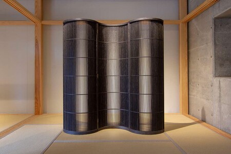 組子細工 衝立 「波」 3連 （栗・鉄水仕上げ） 組子細工 組子 パーティション 工芸品 伝統工芸 木製 栗 曲げ組子【031_1983】