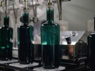 ジン クラシックジン 鷹栖蒸溜所のクラシックジン RETROGRADE レトログレイド 700ml 北海道 鷹栖町 Son＆Heir株式会社 ジン クラシックジン お酒 GIN 酒