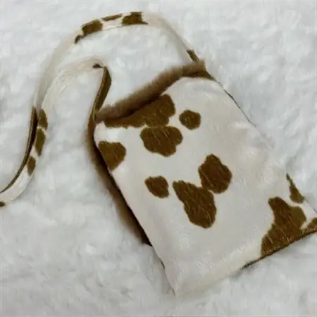 OKADA TEXTILE MINIサコッシュ　エコファーバッグ  ホルスタイン柄ベージュ_装飾品・工芸品 トートバッグ・ショルダーバッグ 鞄・バッグ かばん カバン_【1511420】