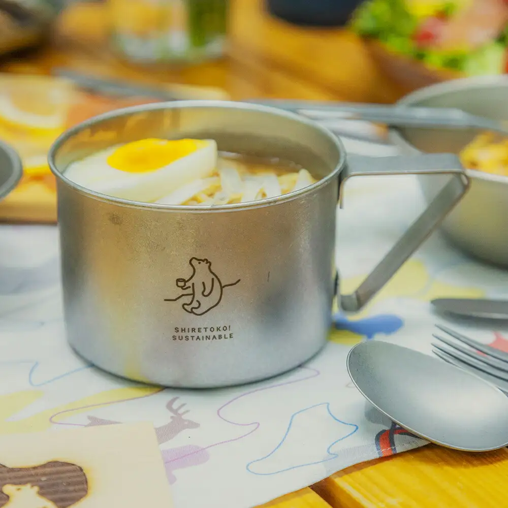 知床トコさんの知床サスティナブルマグ　1個　【メイドインツバメ】_雑貨・日用品  食器   雑貨・日用品 アウトドア用品 スポーツ・アウトドア用品   雑貨・日用品 キャンプ用品 スポーツ・アウトドア用品 
