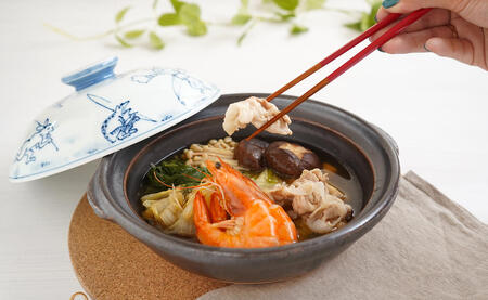 有田焼 染付鳥獣戯画「Waku-わく鍋」【よう楽庵・たかす】お鍋 鍋 ラーメン 雑炊 鳥獣戯画 シリーズ 限定 20客 ギフト 器 うつわ A50-325