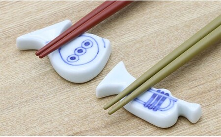 ハーモニー トランペットとホルンの箸置 しん窯・青花 A15-351