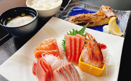 三崎「魚市場食堂」市場の日替り刺身と焼き魚定食 お食事券 M017-005 チケット 体験