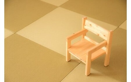 【国産ヒノキ・無垢の木】ヒノキのいす(ひじ掛けあり)_0歳児向け N-mp-A02A