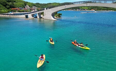 【隠岐ユネスコ世界ジオパーク】島津島シーカヤックツアー｜体験1回｜2名様分 観光 旅行 絶景 透明 自然 海 知夫里島 離島 カヤック ガイド付