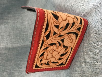 a70-005　本革フルカービング二つ折りレディース財布