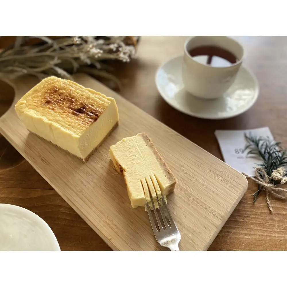 ハグするチーズケーキ　【プレーン味/まるごと１本】(プリザーブドフラワー付）