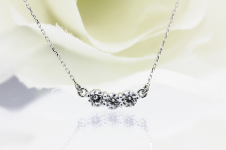 ネックレス PT900 プラチナ ダイヤモンド 計0.3ct 【f030-pt】[オーダーメイドジュエリーメイ 山梨県 韮崎市 20743758] 3連 横並び ライン スリーストーン 両吊り ペンダント アクセサリー アクセ ジュエリー