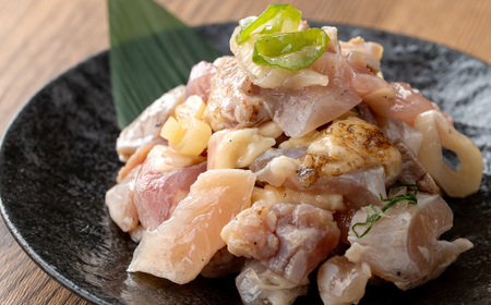 【3か月定期便】鹿児島県産！味付き 鳥刺し 塩ゆっけ 1.5kg(100g×5袋×3回) 冷凍 小分け【00-115-07-TK】