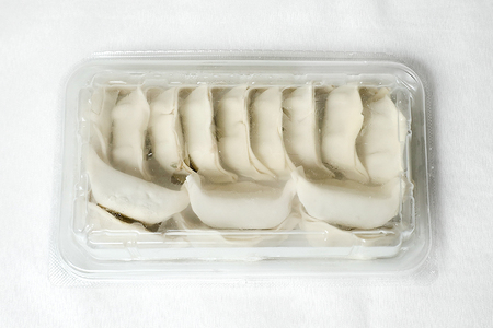 【最高級Bigれんこん珠美使用】冷凍罪なき餃子（20g×15個入）2パックセット 餃子 れんこん ギョウザ レンコン ぎょうざ 蓮根 冷凍 パック セット 保存 おかず 惣菜 国産 77-E