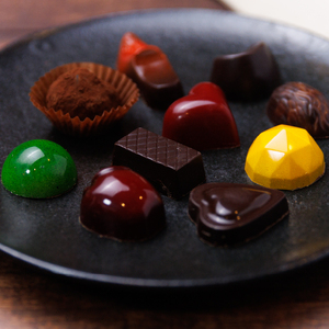 チョコレート 10個 ボンボンショコラ ウィスキーボンボン 冷蔵 プレゼント バレンタイン ホワイトデー デザート スイーツ ギフト 贈り物 贈答 お祝い 記念日 パティスリーポムホッペ 埼玉県 羽生市