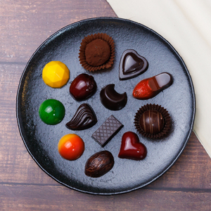 チョコレート 15個 ボンボンショコラ ウィスキーボンボン 冷蔵 プレゼント バレンタイン ホワイトデー デザート スイーツ ギフト 贈り物 贈答 お祝い 記念日 パティスリーポムホッペ 埼玉県 羽生市