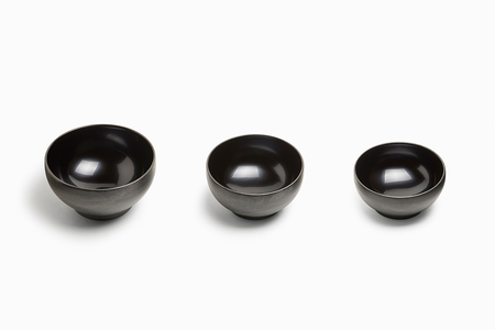 [めぐるの三つ組椀・日月 (四分一／内黒)] ダイアログ・イン・ザ・ダーク × 会津漆器 視覚障害者の感性を活かして作られた器 漆の植林に寄付｜伝統工芸 手仕事 木製漆器 国産漆 日本製 応量器 ギフト 贈り物 グッドデザイン賞 エル・グルメ水川発酵食道で紹介 [1186]