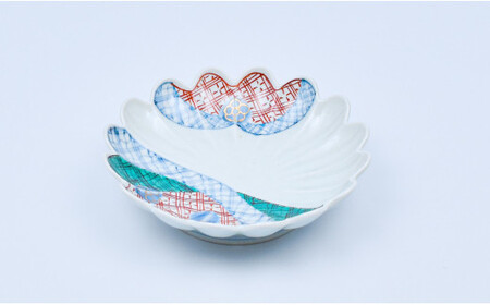 有田焼 文青 地紋 菊形6.5寸皿 18cm【まるぶんオリジナル】食器 器 うつわ 磁器 和食器 皿 プレート 取皿 中皿 フルーツ皿 菊皿 初期伊万里 赤絵 お正月 ハレの日 手描き 食洗機対応 30000円 3万円 A30-823
