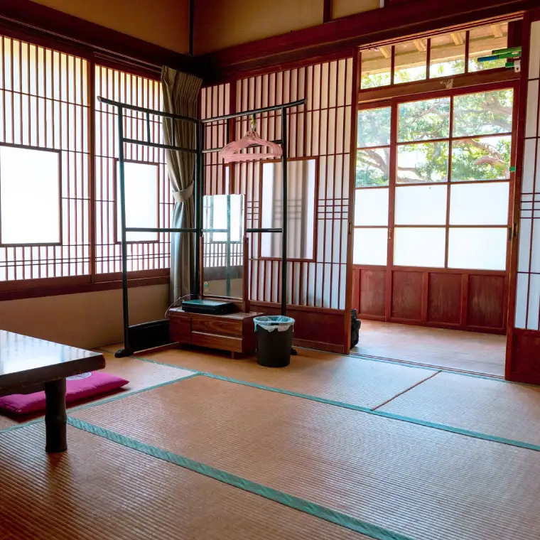 【本野旅館】紫波町 昭和レトロ 日本の伝統的 宿泊施設 宿泊チケット【朝夕二食付】 (EB004) 昭和レトロな雰囲気を醸し出す日本の伝統的な宿泊施設