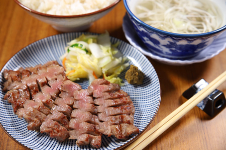 低温管理!!肉厚牛たん500g K6-022 岩手県 北上市 D0506 KYフーズ  肉厚 焼き肉 BBQ 贈答用 年末年始 クリスマス 牛タン