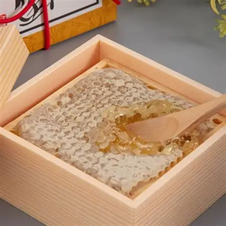 国産巣蜜(コムハニー)_はちみつ ハチミツ 蜂蜜 蜜 ハニー 巣蜜 巣みつ コムハニー 国産 国産蜂蜜 天然 濃厚 スイーツ デザート トースト ホットケーキ ヨーグルト フルーツ 調味料 産地直送 養蜂 贈答 ギフト プレゼント_【1325249】