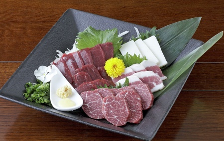 熊本 馬刺し 4種盛り 200g （赤身 ・ コーネ ・ フタエゴ ・ 上霜降り 各50g×1個） 