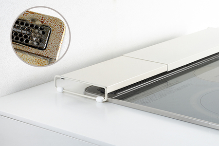 伸縮式コンロ奥カバー＆ラック ホワイト《幅42〜77.5×奥行14×高さ3.5（cm）》