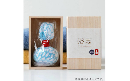 おうちで本格温泉／浴衣生地で包んだ入浴剤「浴玉」木箱入り×替え玉セット（華）《30日以内に出荷予定(土日祝除く)》バスリエ株式会社