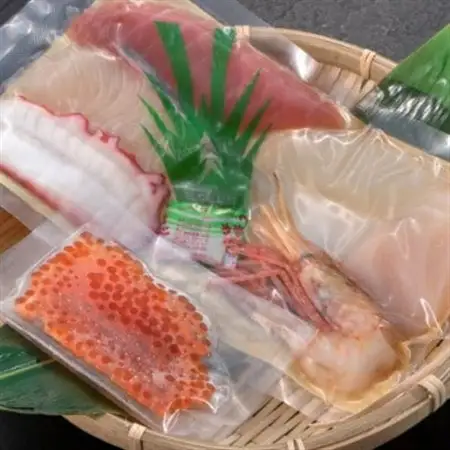 【浄土ヶ浜パークホテル】久ちゃんの手造りスモークサーモンと8種豪華海鮮丼セット_魚介・海産物  鮮魚   魚介・海産物   _【配送不可地域：離島】【1554320】