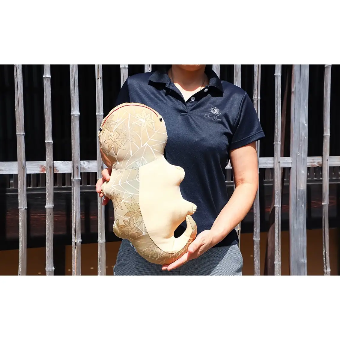 オオサンショウウオ 抱き枕（中） 寝具枕まくら抱きまくら サンショウウオ かわいい 着物 はぎれ 手作り 兵庫県 朝来市 AS30B26