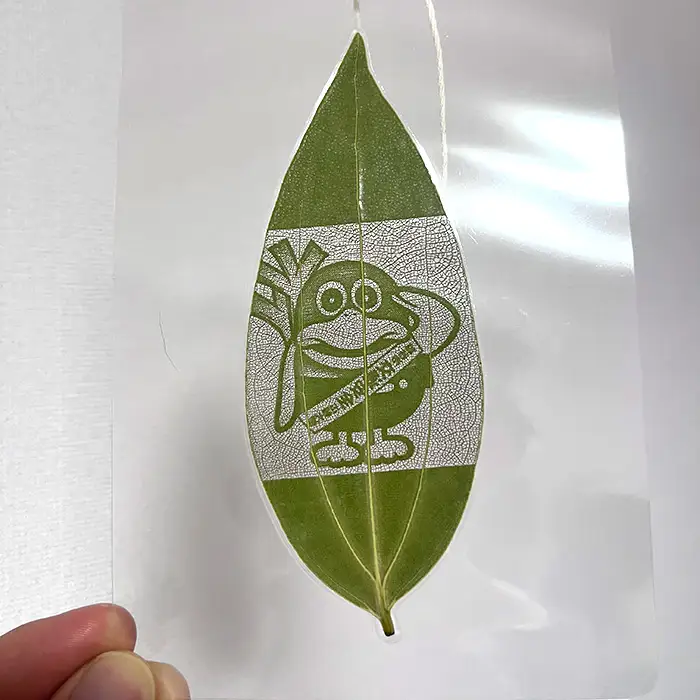 しおり | 葉っぱ 葉 栞 切り絵 デザイン アート オリジナル 1点もの 手作り ハンドメイド 葉 自然 風合い シンプル おしゃれ 可愛い 雑貨 デザイン ラミネート加工 埼玉県 越谷市