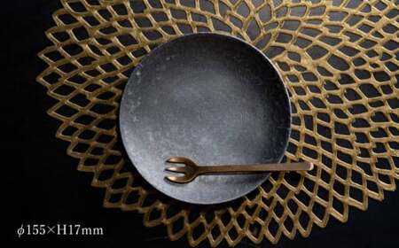 【煌めきの一枚が特別を演出】有田焼 麟 Lin 15.5cm 小皿 2枚セット (Silver)【金照堂】プレート 小皿 食器 ハレの日 おもてなし 有田焼 ディナー 銀色 シルバー A27-14