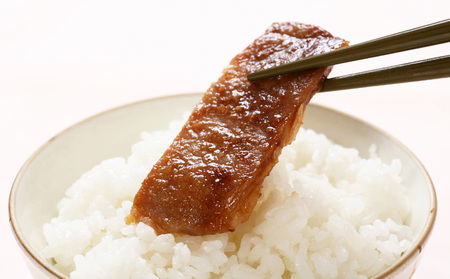 山形県産 豚ロース味噌漬け 8枚 400g   秋田杉箱入り 米澤豚一番育ち 肉の中村  保存料・着色料不使用 国産 味付き  味噌豚 豚 ポーク おかず 惣菜  肉  簡単調理 時短  冷凍 真空パック 豚肉  山形県 お取り寄せ 送料無料 ギフト 贈答用 FZ26-879
