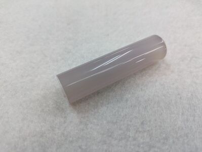 甲州印伝ケース付き　手彫り職人が彫った白メノウ印鑑13.5mm[5839-2114]