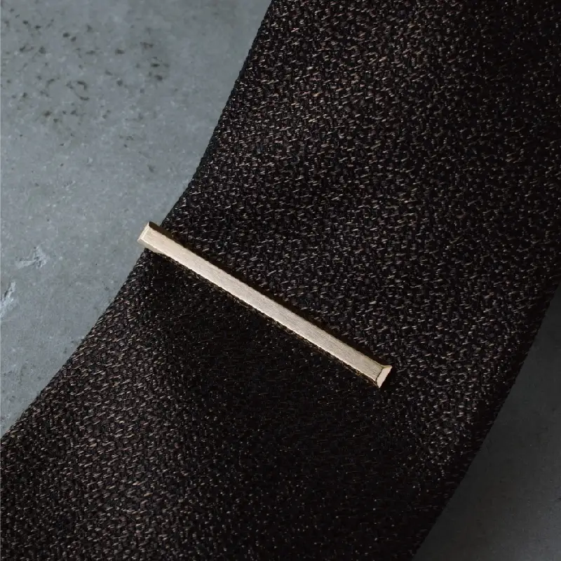 ４面カットネクタイピン ライトゴールド