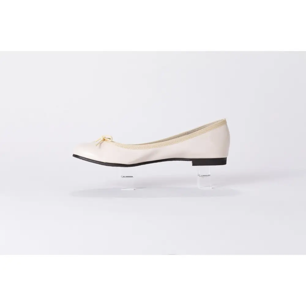 美脚に導く骨盤ケアシューズyui エナメル アイボリー【サイズ25.5cm】