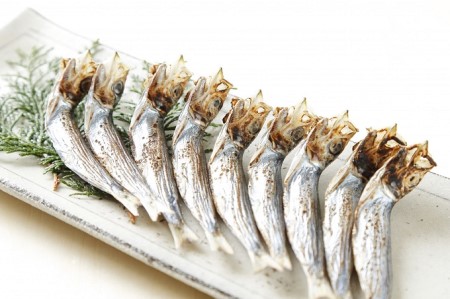 ウルメ丸干し 14～15尾 5～6竿 鰯 いわし おつまみ 珍味 魚 海鮮 グルメ ギフト 酒 ビール 日本酒 焼酎 贈り物 国産 愛媛 愛南町