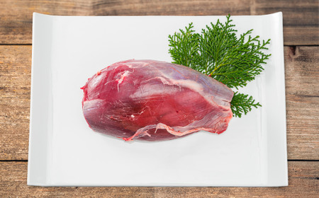 【 ジビエ 】鹿肉 シンタマ（芯玉）300g｜サステナブル SDGs 新鮮 低カロリー ヘルシー 熟成 カツ 焼肉 シカ 小分け ジビエ食材 YZ-6