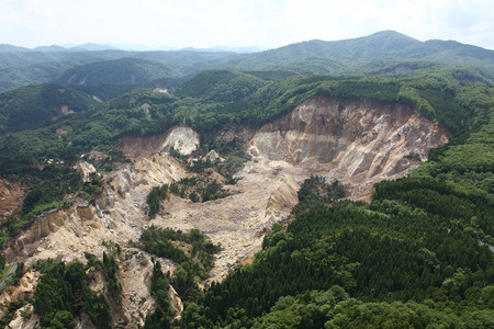 栗駒山麓ジオガイドチケット コース2 ダイナミックな大地の形成 岩手・宮城内陸地震を知る