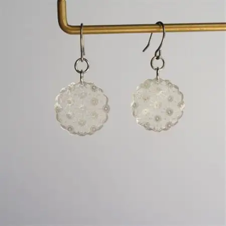 白蝶貝のレース彫刻「麻」ピアス_装飾品・工芸品 ピアス・イヤリング アクセサリー _【1237885】