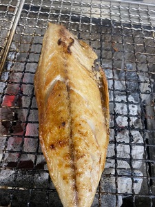 a15-669　【焼津ひもの食堂】焼いてあるとろさばひもの10枚