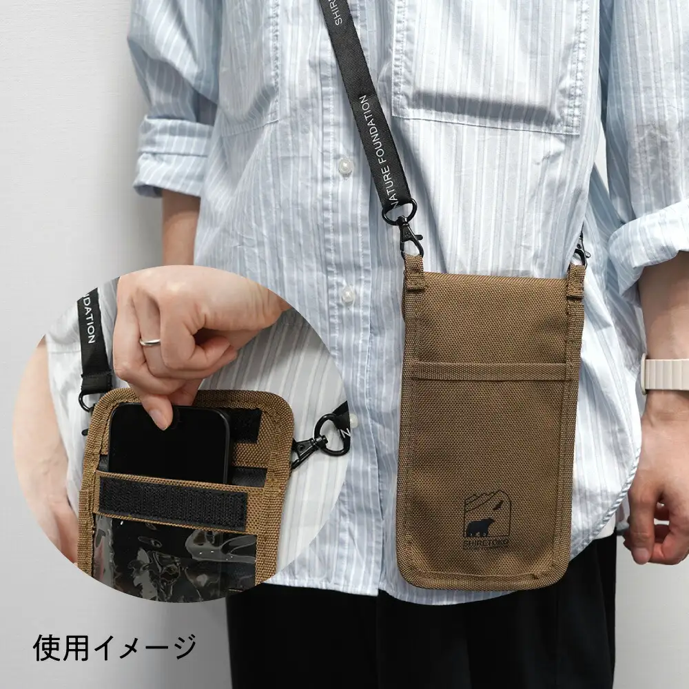 知床財団オリジナルロゴ入りスマホケースとステッカーセット【コヨーテ】_雑貨     装飾品・工芸品  服飾小物 