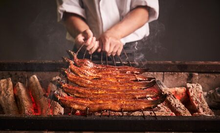 【高島屋選定品】＜炭焼きうなぎの魚伊＞炭火焼うなぎ蒲焼（3尾）_OS010-0035