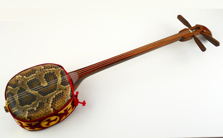 三線　「屋良三線屋」の沖縄産クロユシギ三線　＜透明漆塗＞