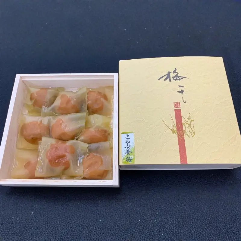 高級 紀州南高梅 こんぶ巻梅 250g（6粒から8粒 木箱入り） はちみつ入り 塩分約8％ / 梅干し 梅 南高梅 梅干 和歌山 田辺市 うめ 肉厚 お米 おにぎり 昆布 コンブ 健康 贈り物にも 【mrs032】