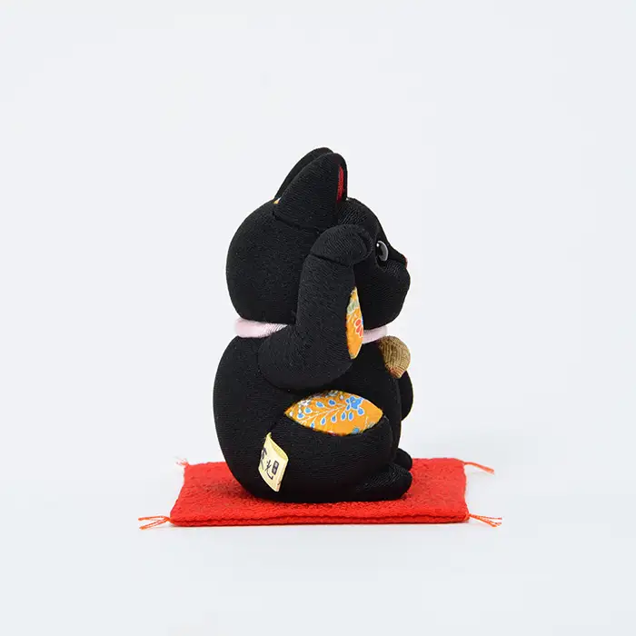 木目込人形（招き猫・風水（中）黒） | まねきねこ 猫 飾り物 人形 置物 ちりめん 伝統工芸 縁起 開運招福 千客万来 商売繁盛 金運 インテリア プレゼント 雑貨 可愛い 柿沼東光 クールジャパン The Wonder 500 埼玉県 越谷市