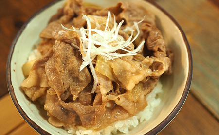 【3ヵ月定期便】【訳あり】あぐー豚肉切り落とし　700g 簡易包装シリーズ【黒豚あぐー】 訳アリ 豚 切り落とし 簡易包装 SDGS 豚汁 豚丼 あぐー 名護市 銘柄豚肉 簡単料理 アレンジ おかず 食品 国産豚 うまみ 冷凍 真空パック やんばる 肉